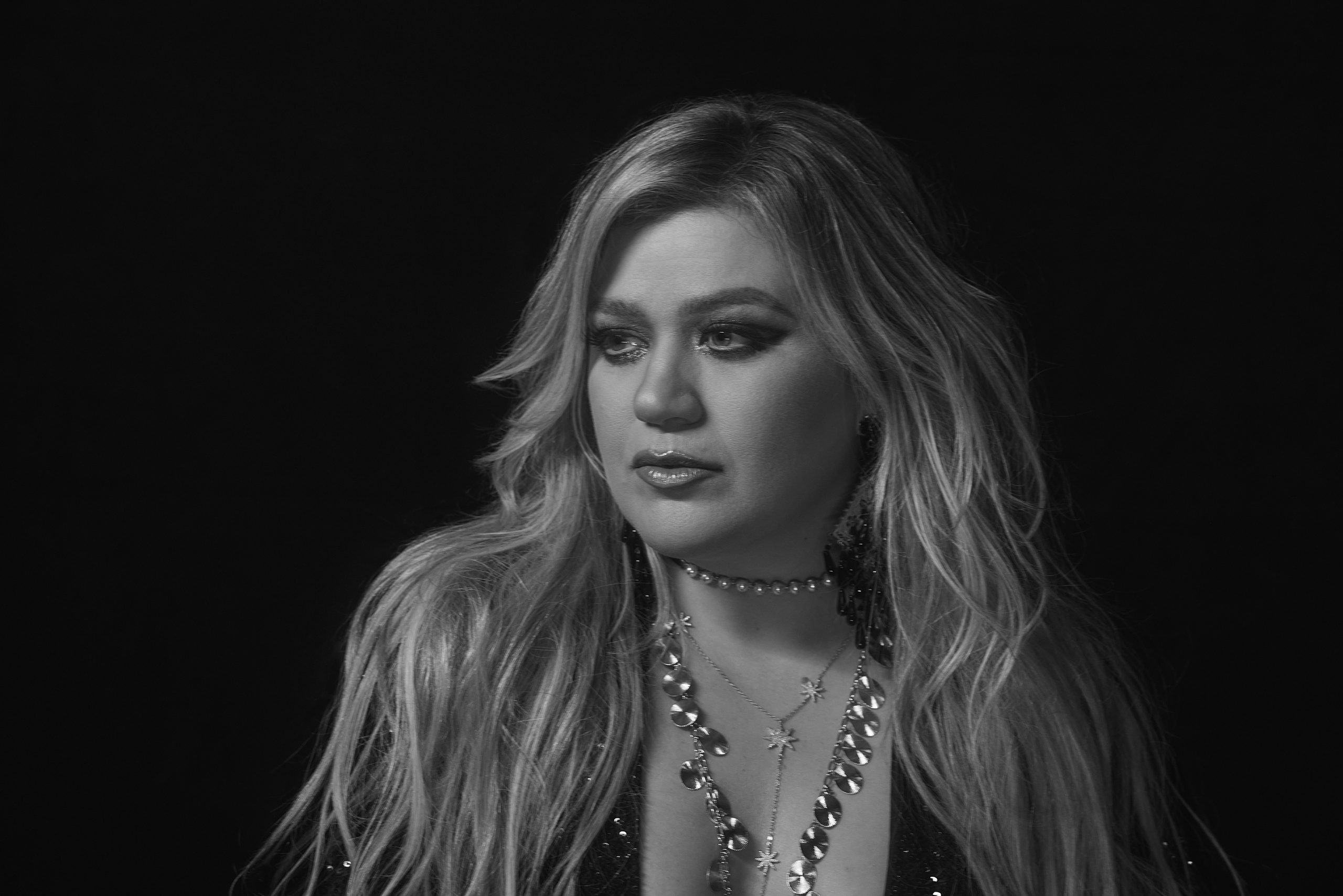 KELLY CLARKSON TEAMS UP WITH STEVE MARTIN ON “i hate love” - Warner ...